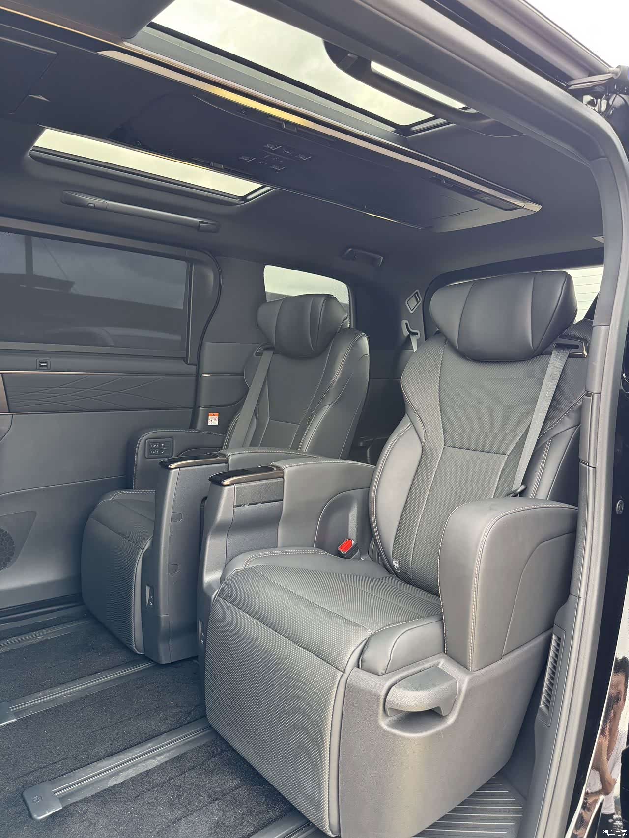 Toyota Alphard, 2026 8
