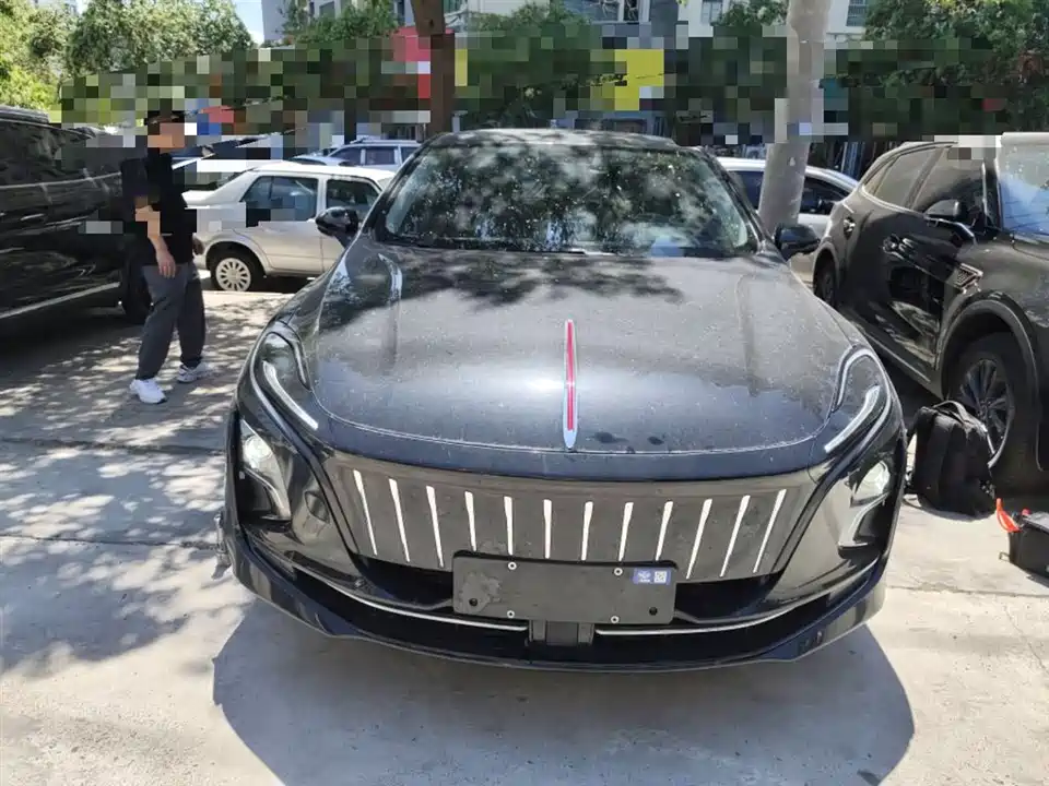 Hongqi E-QM5