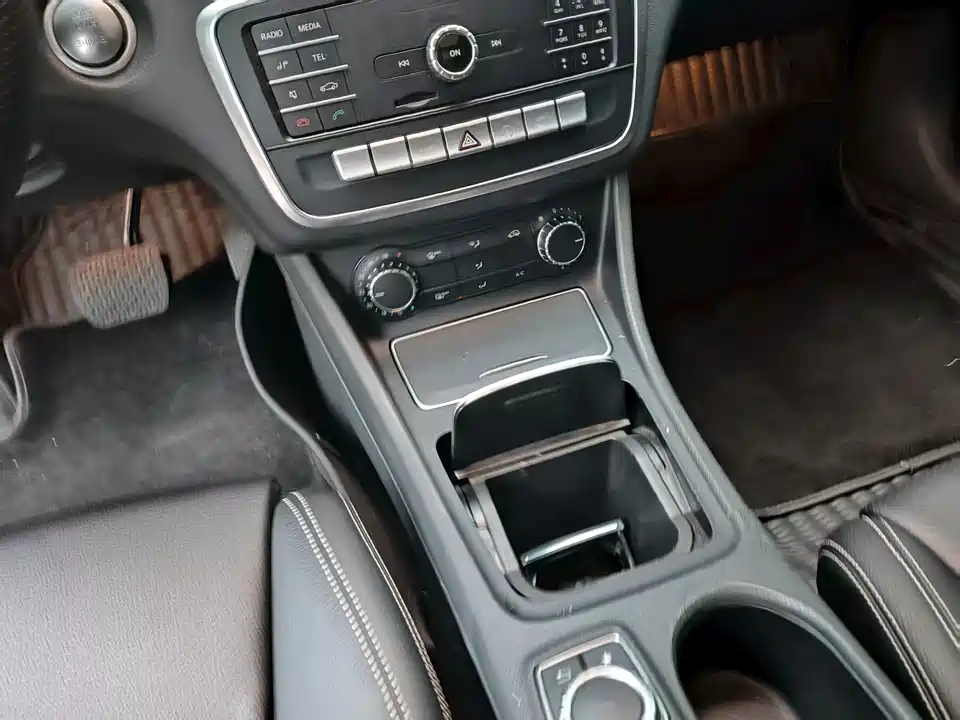 Mercedes-Benz GLA Mercedes-Benz GLA
