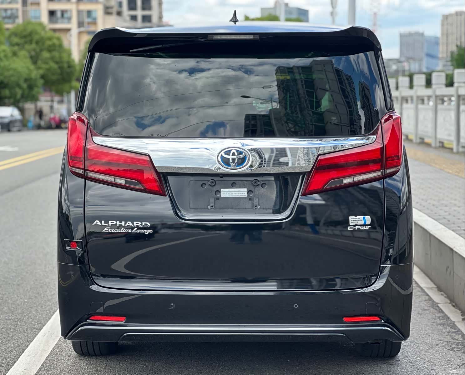 Toyota Alphard, 2022 11