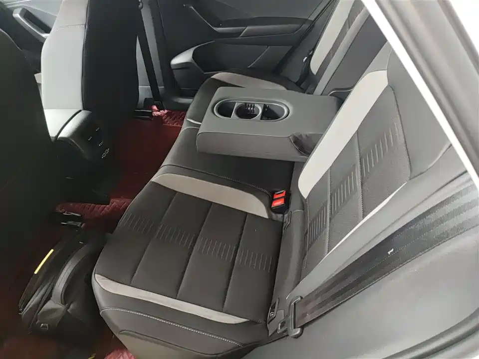 Volkswagen T-ROC exploring Songs