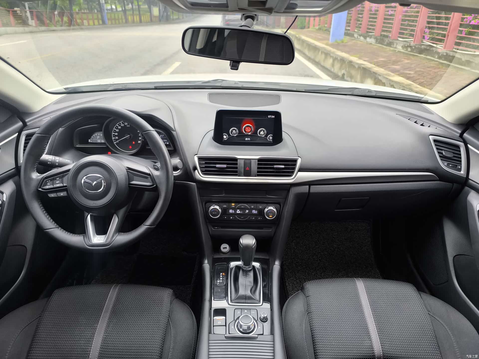 Mazda Mazda3, 2017 15