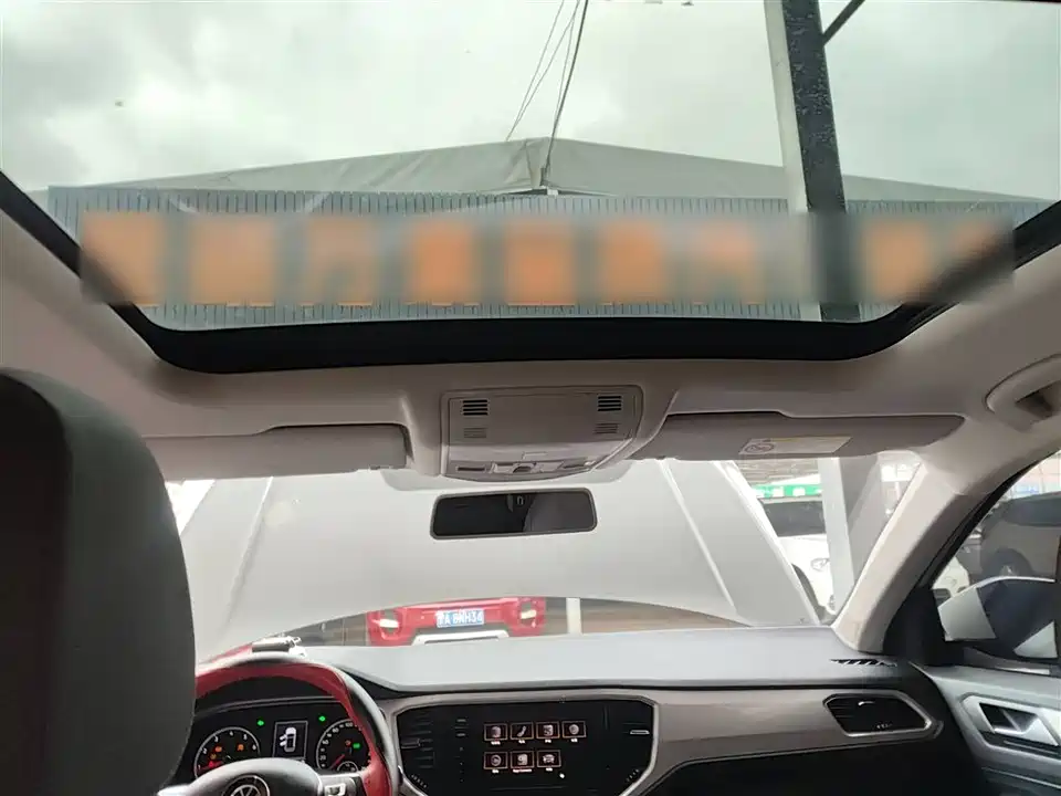 Volkswagen T-ROC exploring Songs