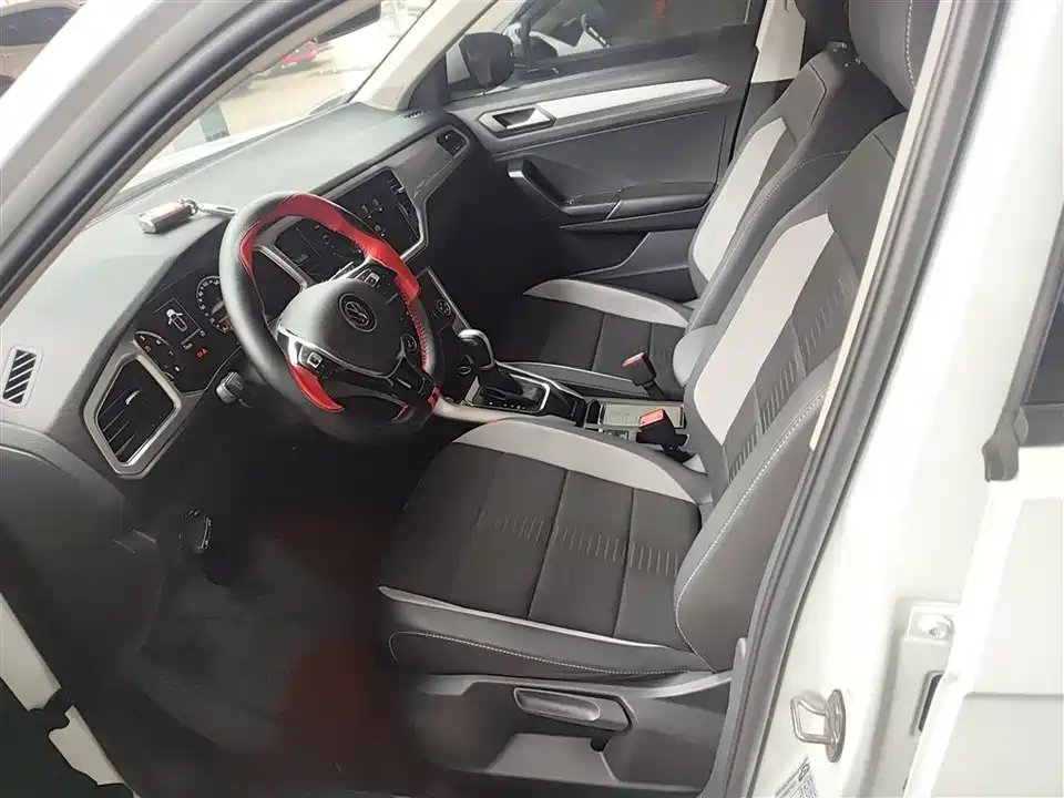 Volkswagen T-ROC exploring Songs