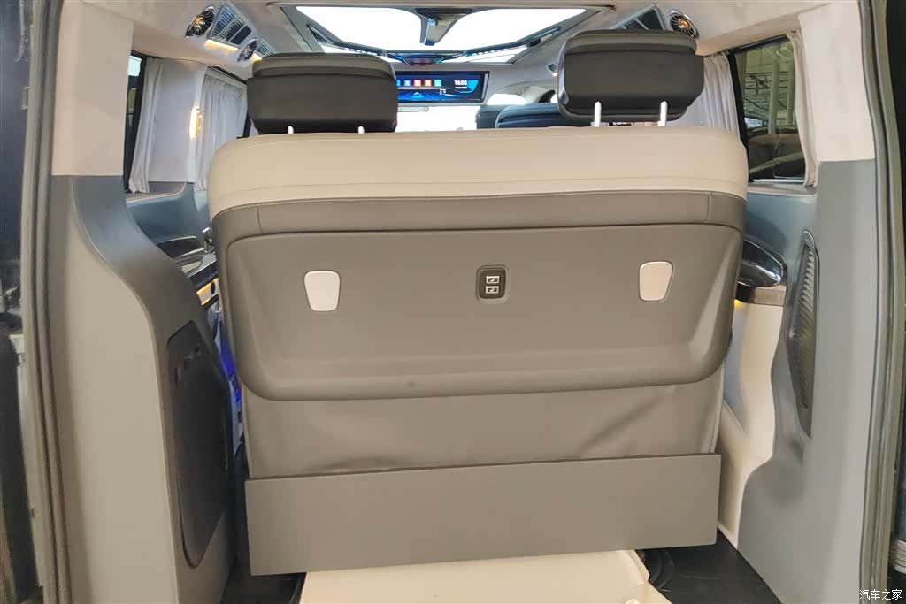 Ford Tourneo, 2023 4