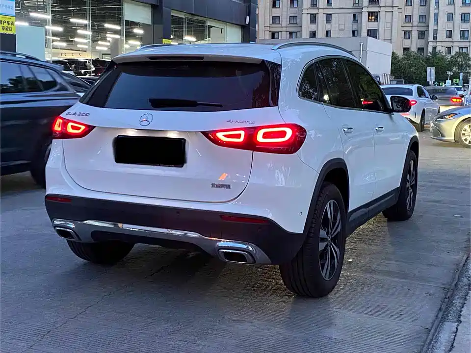 Mercedes-Benz GLA Mercedes-Benz GLA