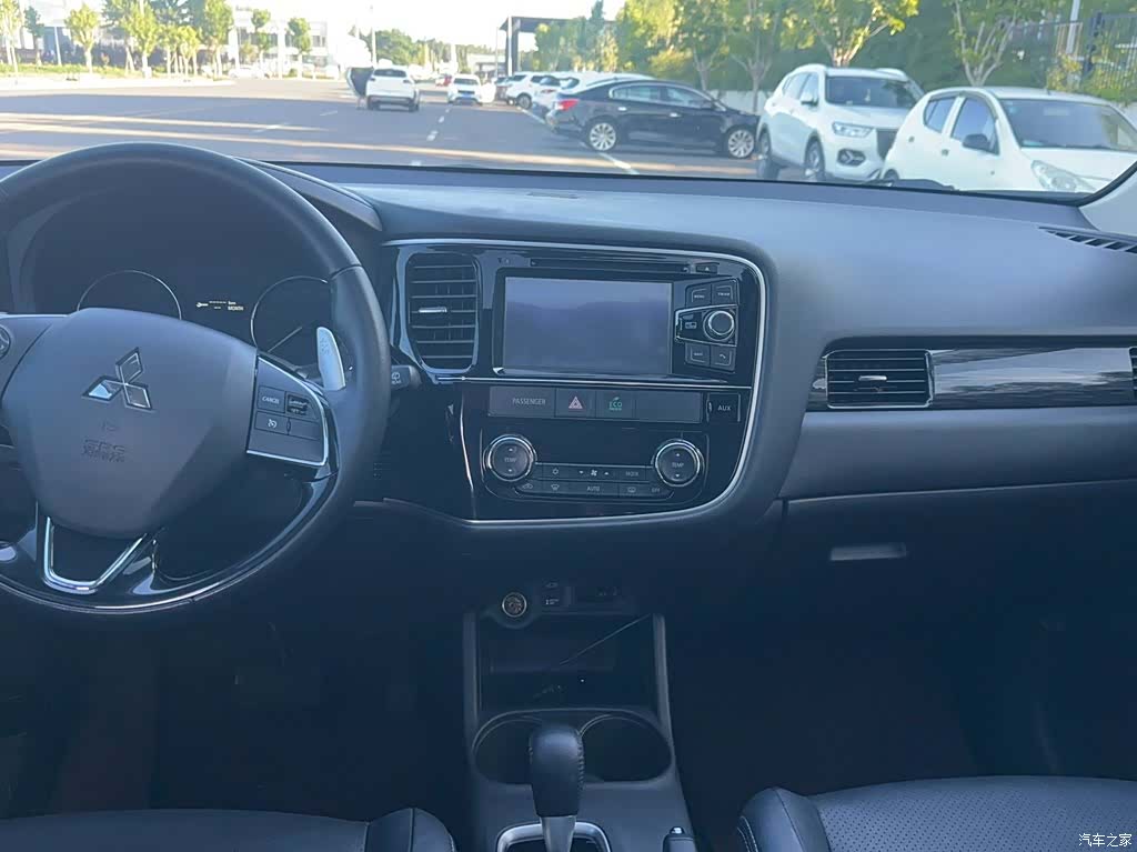 Mitsubishi Outlander, 2015 6