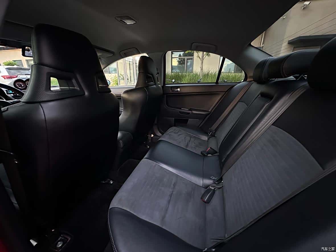 Mitsubishi LANCER, 2011 7