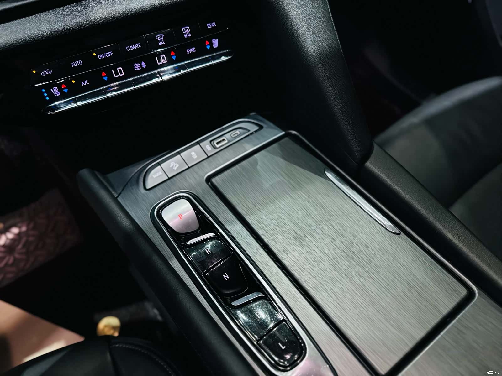 Buick Enclave, 2021 10