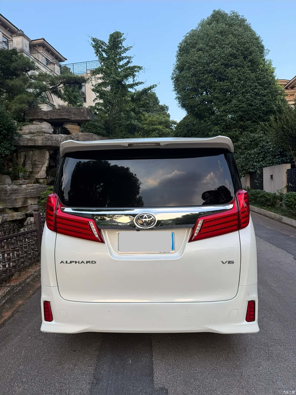 Toyota Alphard, 2017 3