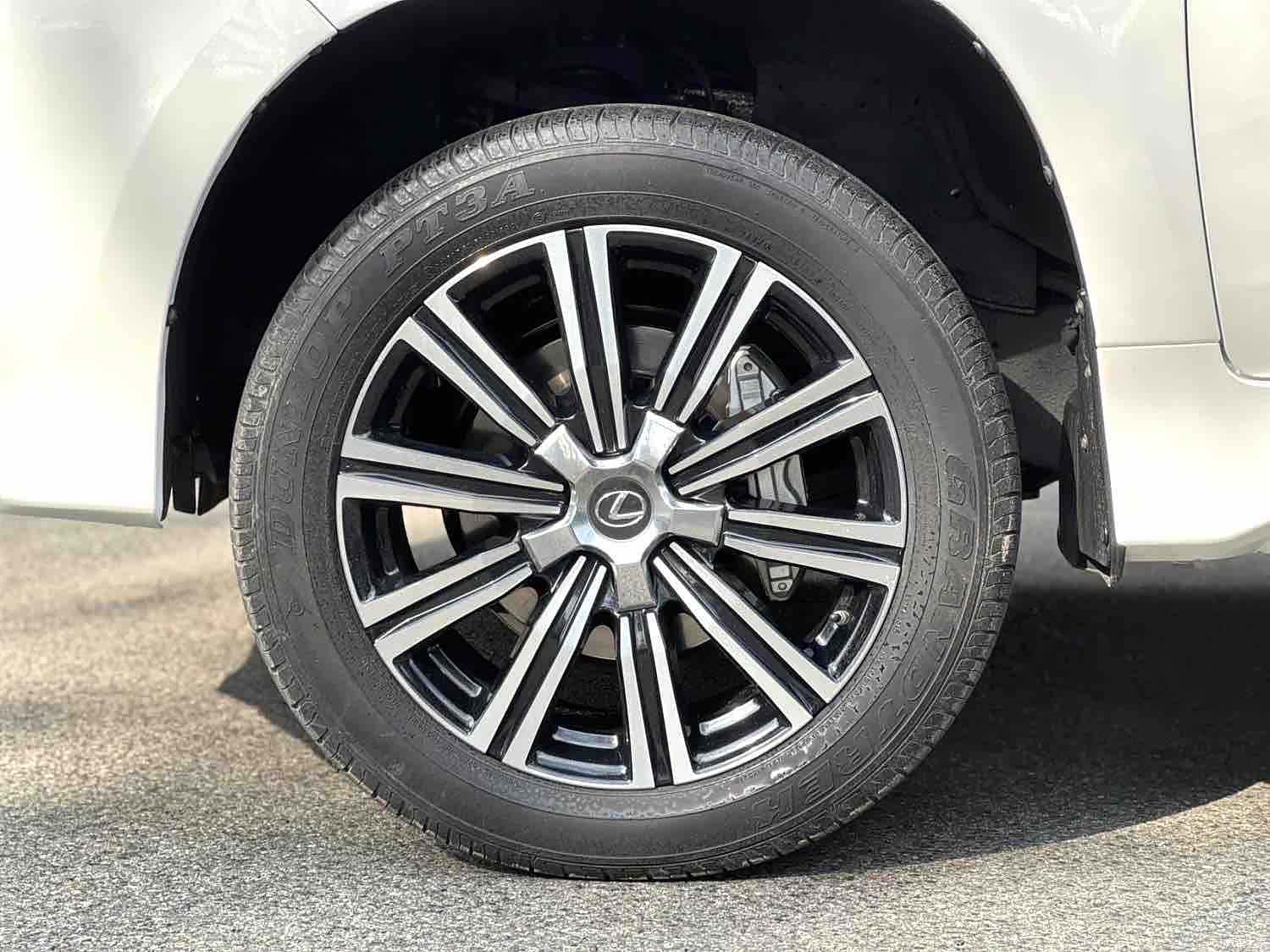Lexus LX, 2019 7