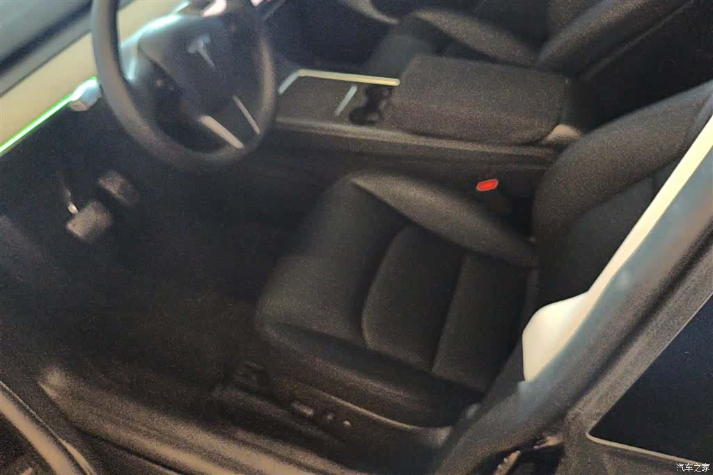 Tesla Model Y, 2024 9