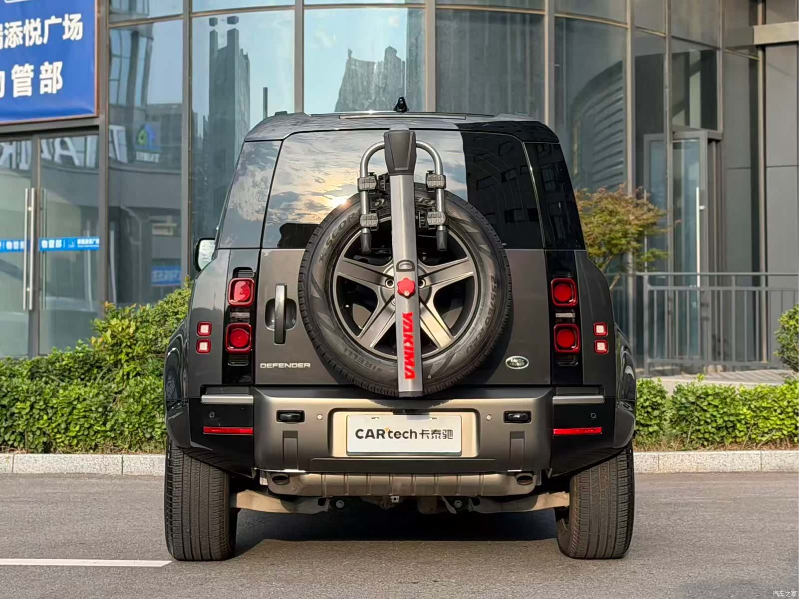Land Rover Defender, 2024 4