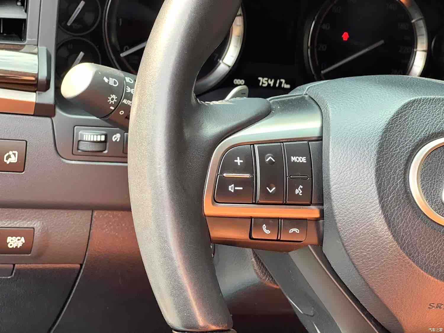 Lexus LX, 2019 11