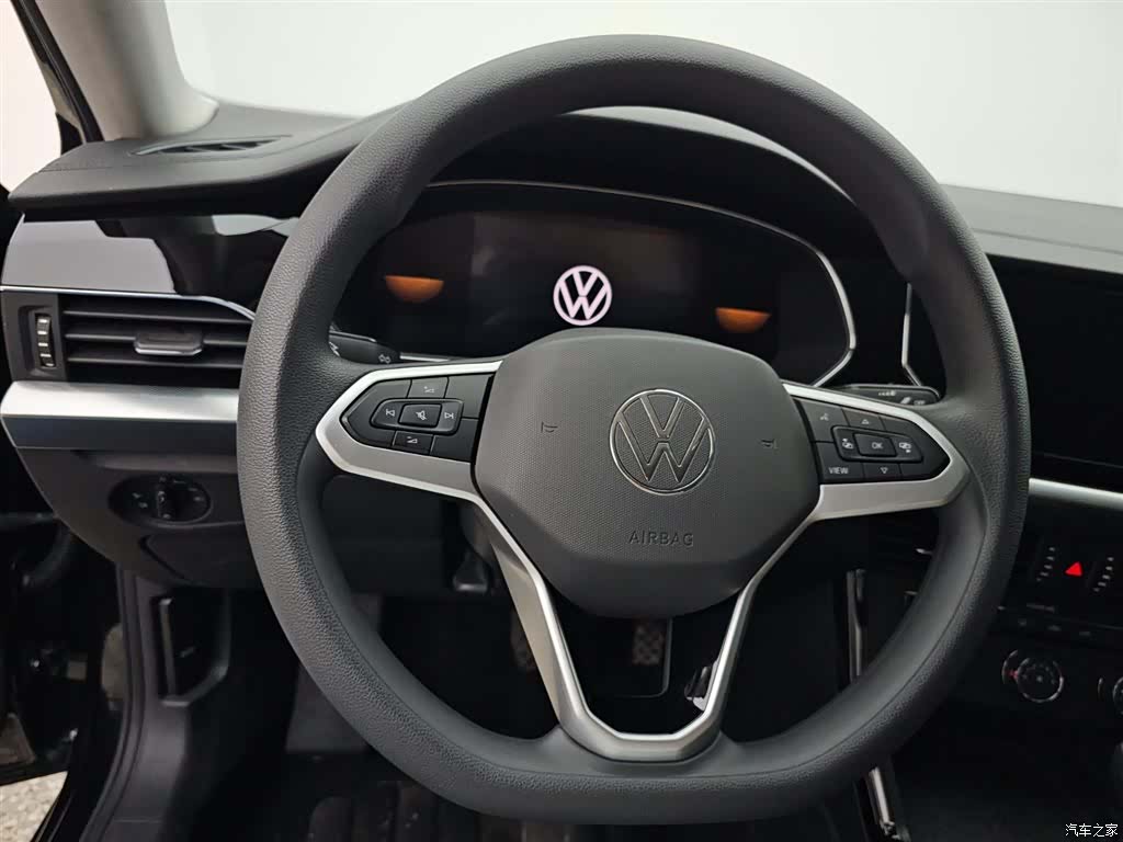 Volkswagen Passat, 2025 9