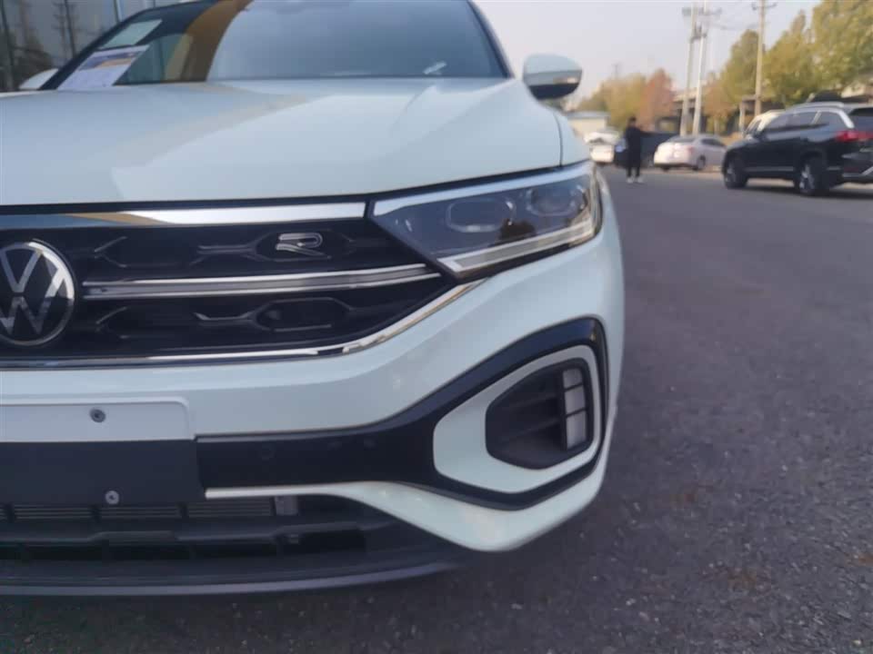 Volkswagen T-ROC exploring Songs