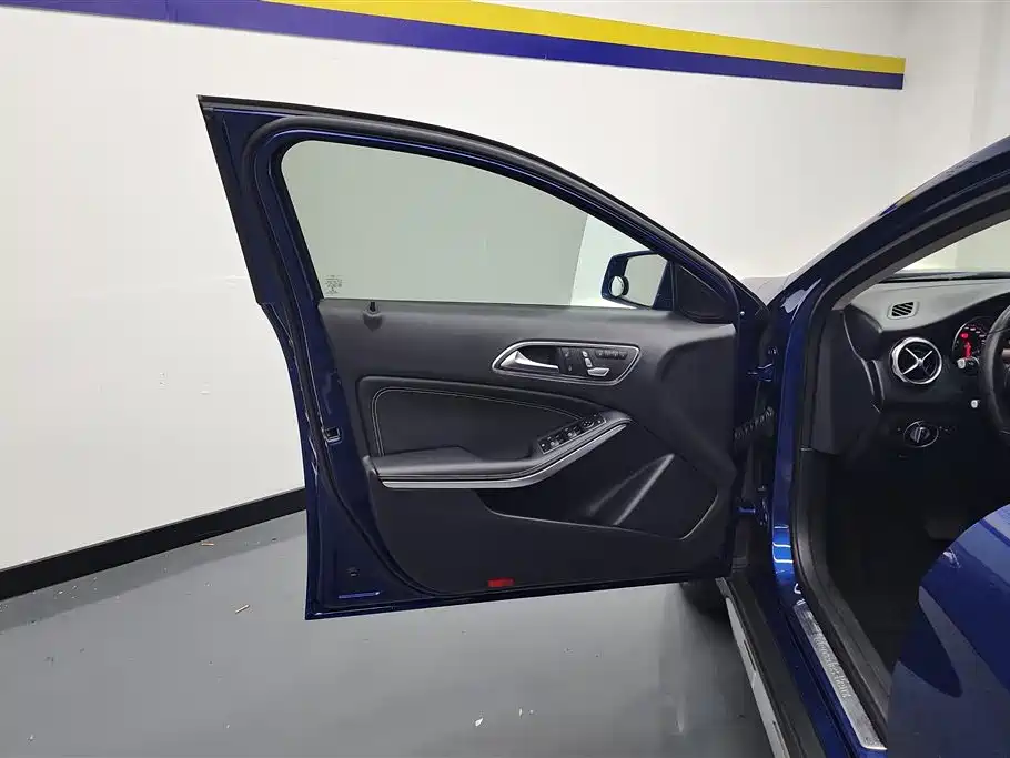 Mercedes-Benz GLA Mercedes-Benz GLA
