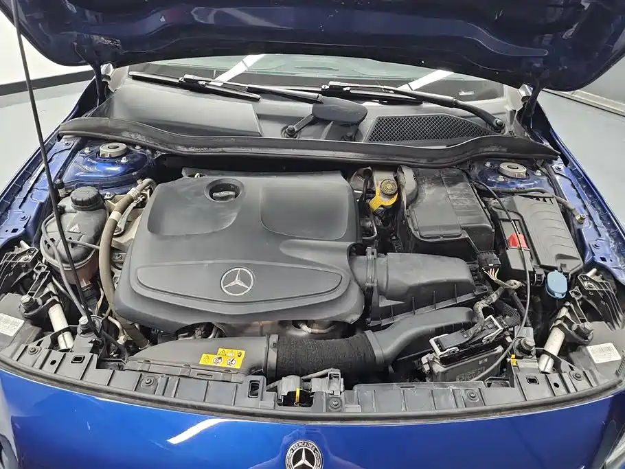 Mercedes-Benz GLA Mercedes-Benz GLA