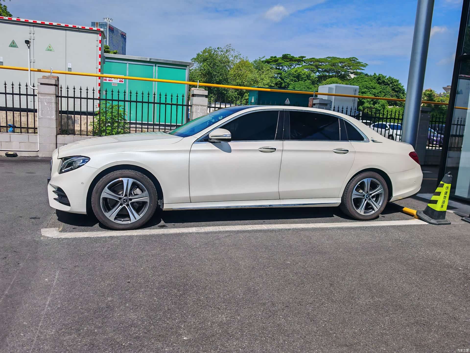 Mercedes-Benz E-Class, 2020 4