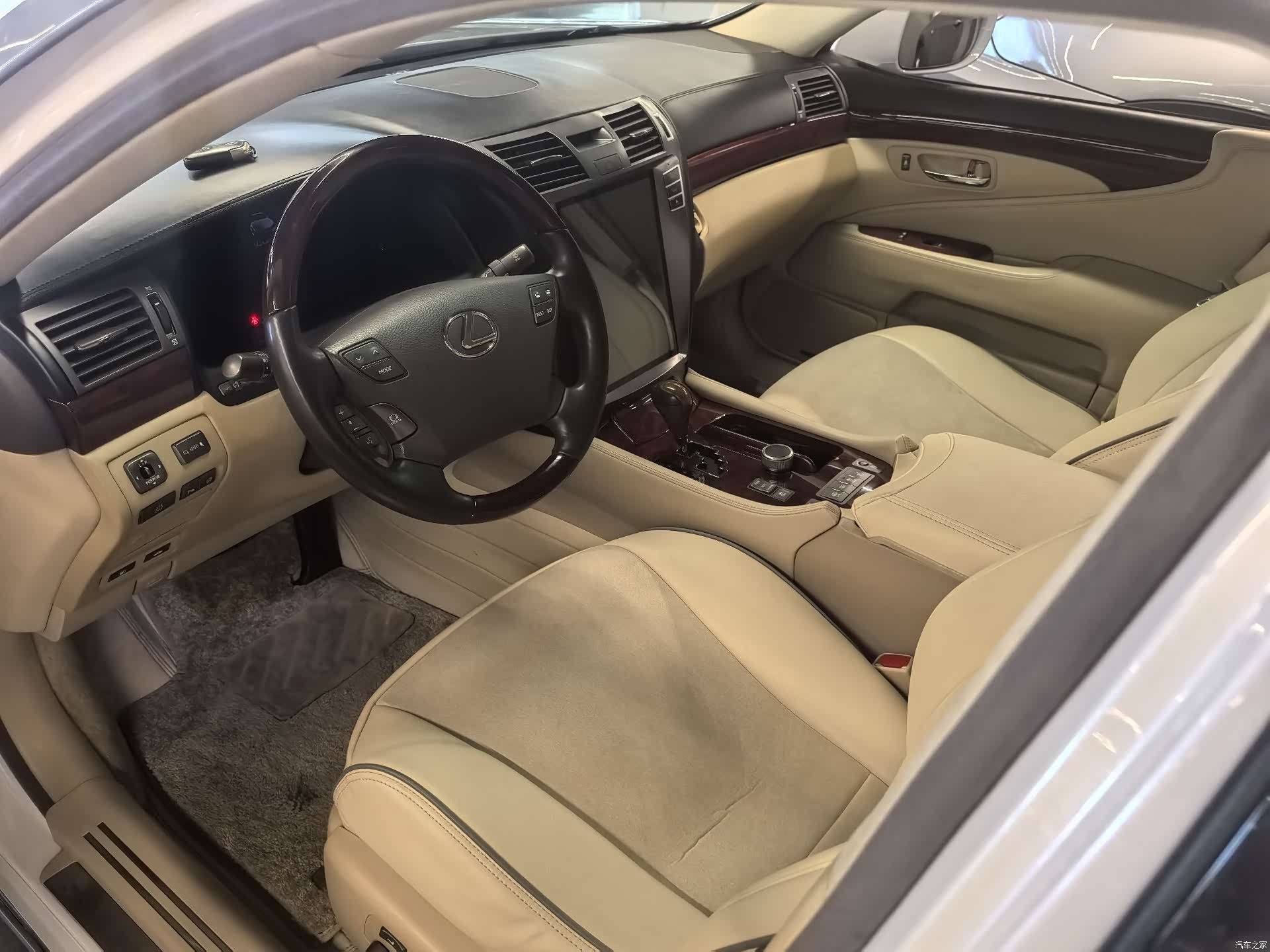 Lexus LS, 2007 4