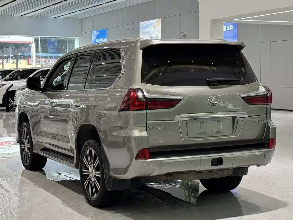 Lexus LX