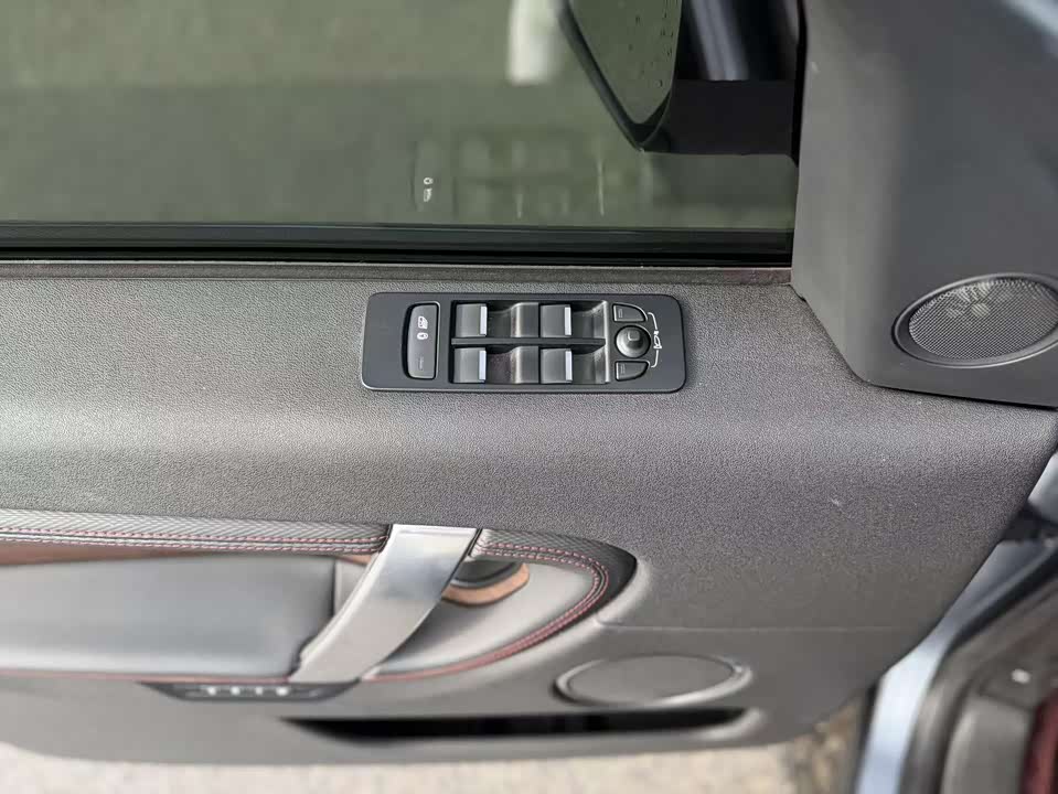 Land Rover Discover sports