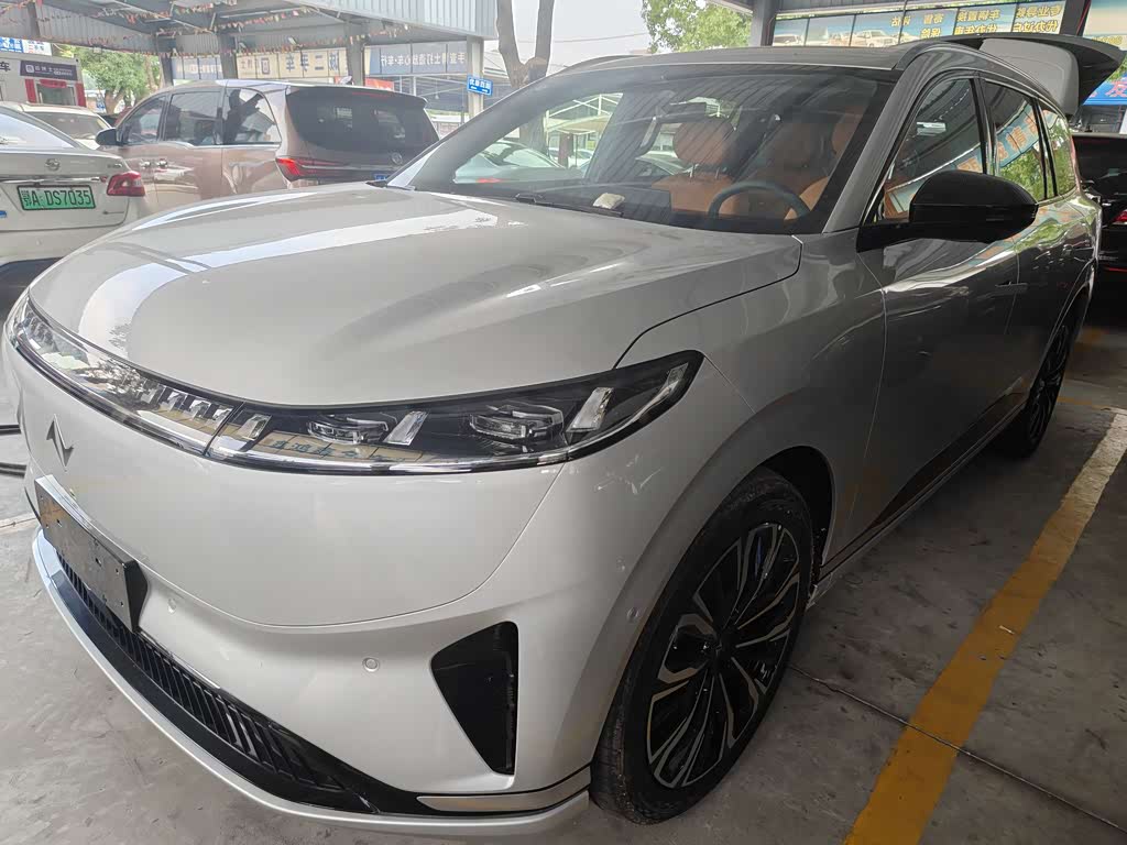 Dongfeng eπ008