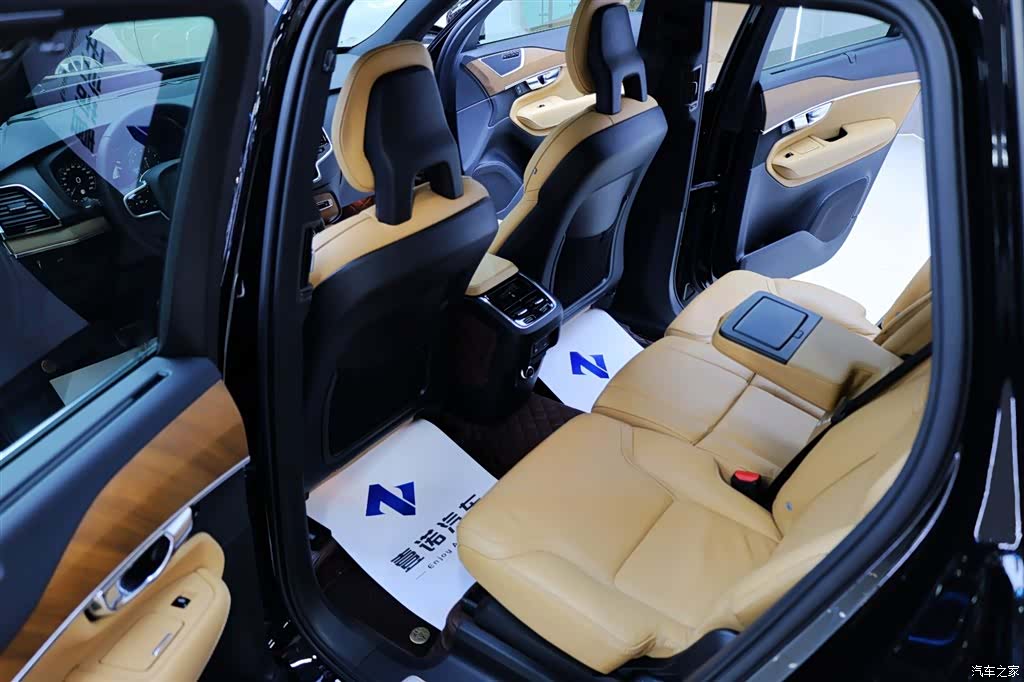 Volvo XC90, 2018 32