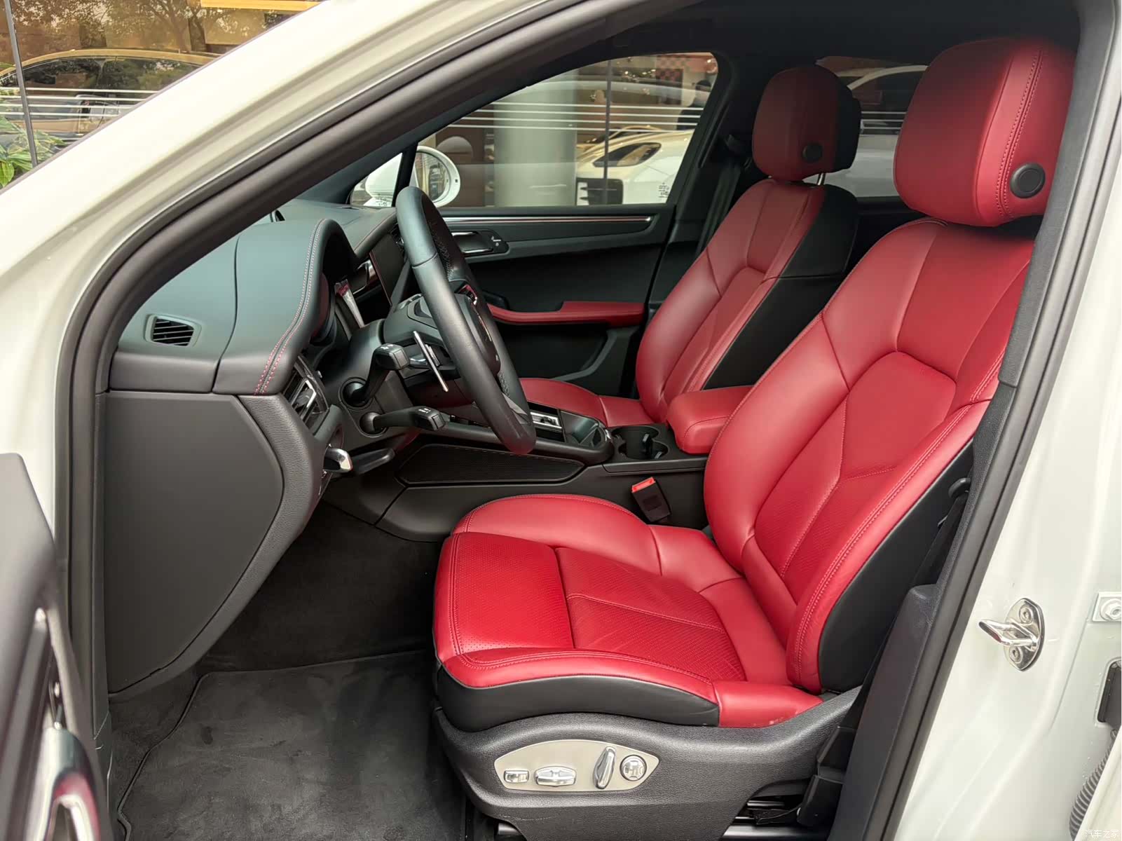 Porsche Macan, 2023 10