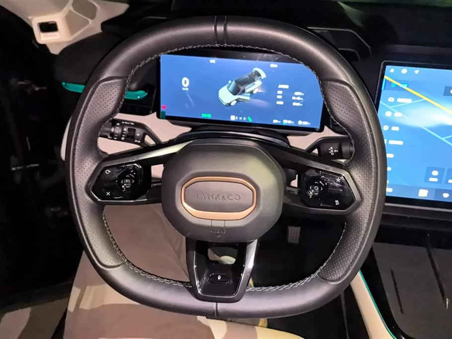Lynk & Co 08 EM-P