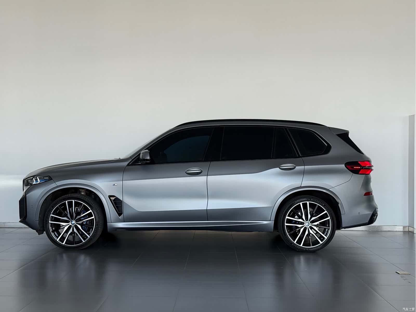 BMW X5, 2025 все фото