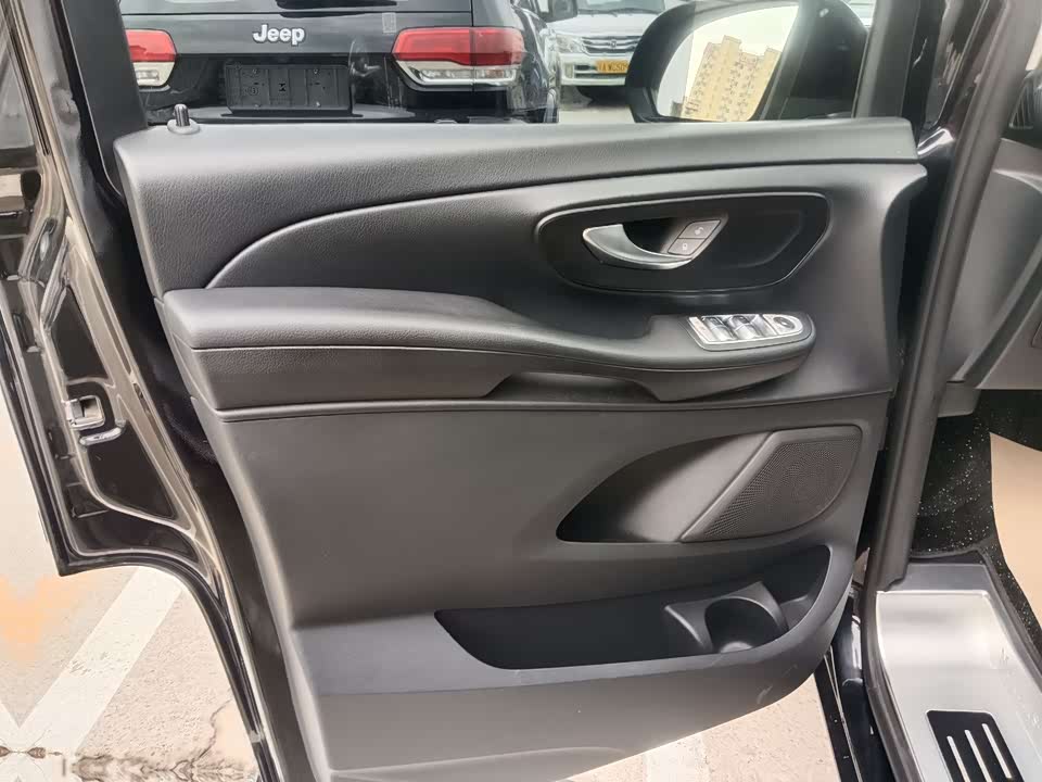 Mercedes-Benz V-class