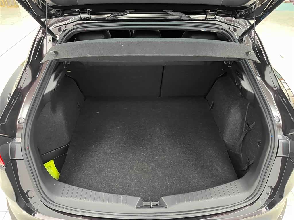 Mazda CX-4, 2023 15