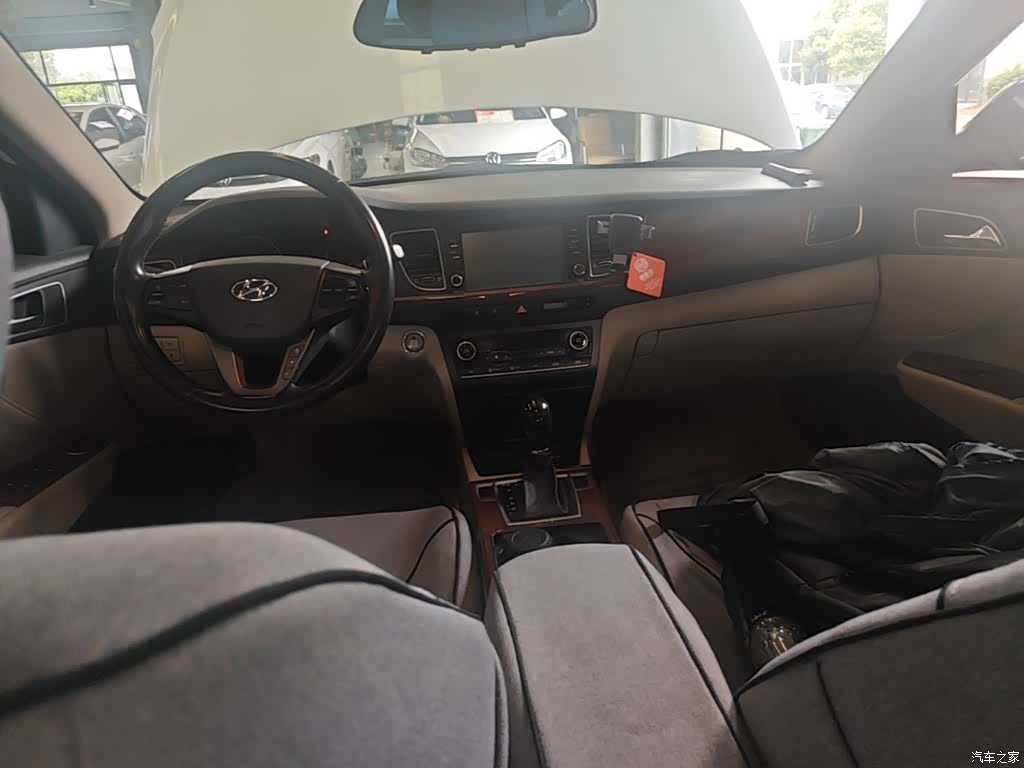 Hyundai DLX, 2014 10