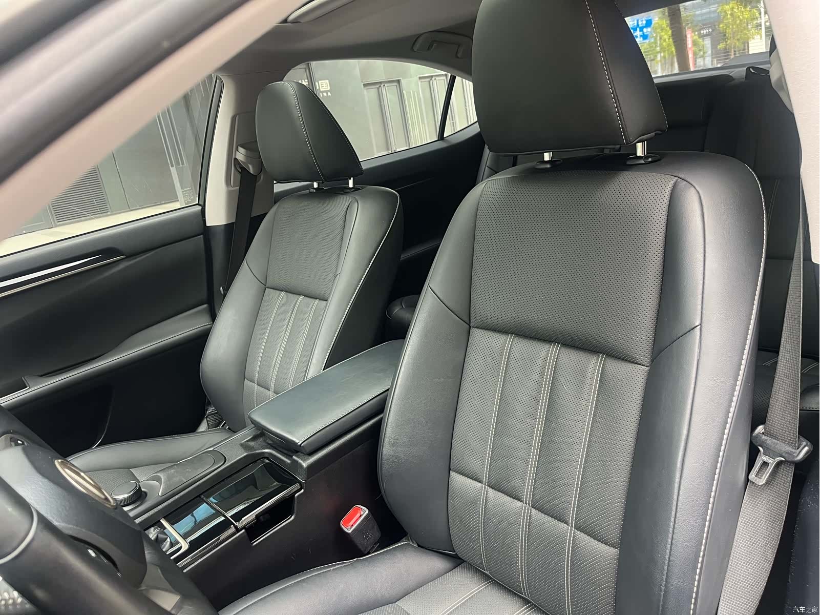 Lexus ES, 2018 12