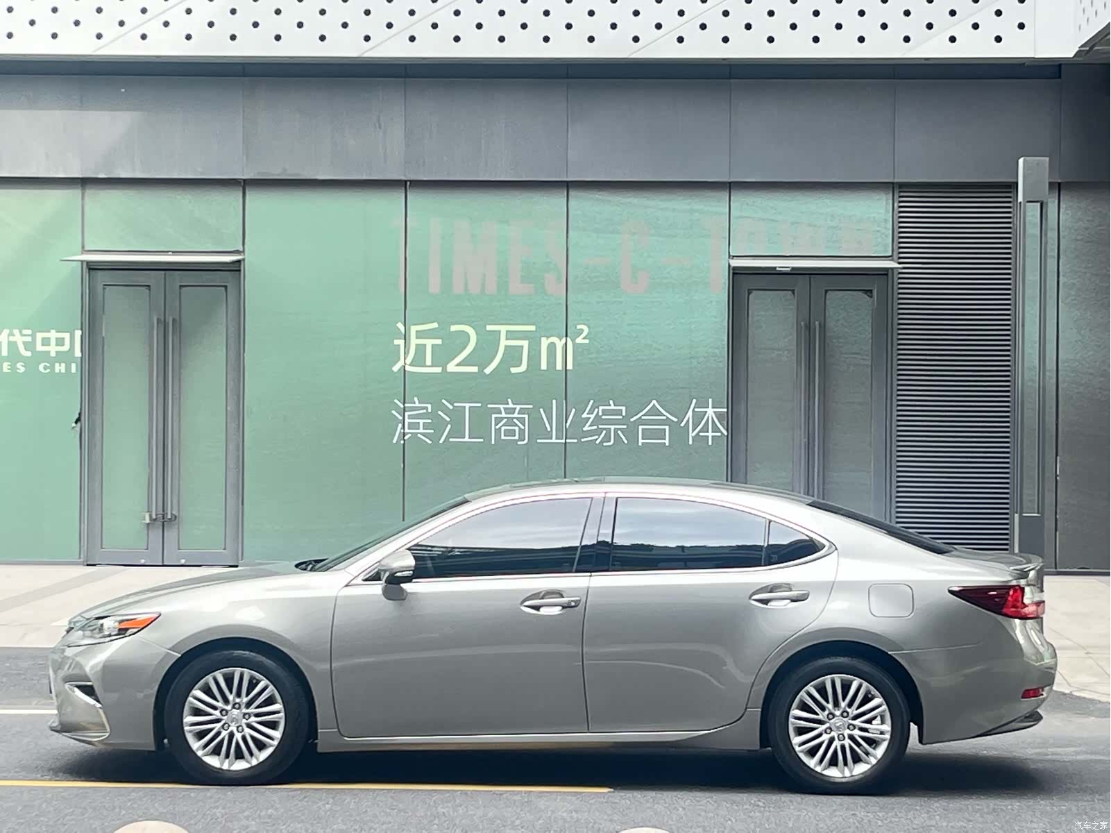 Lexus ES, 2018 9