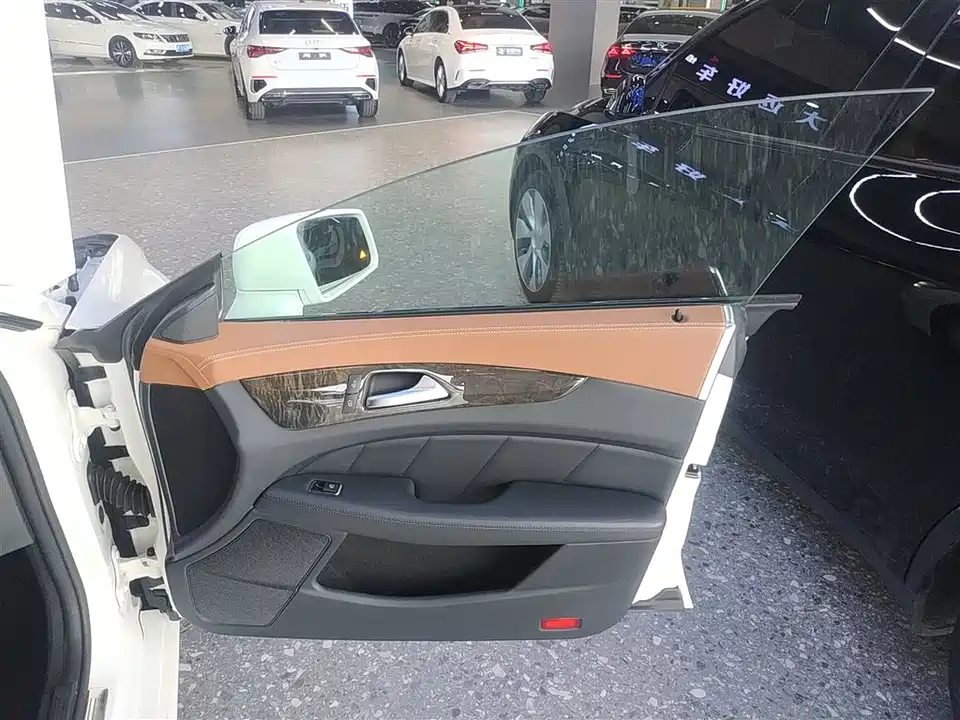 Mercedes-Benz CLS Mercedes-Benz CLS