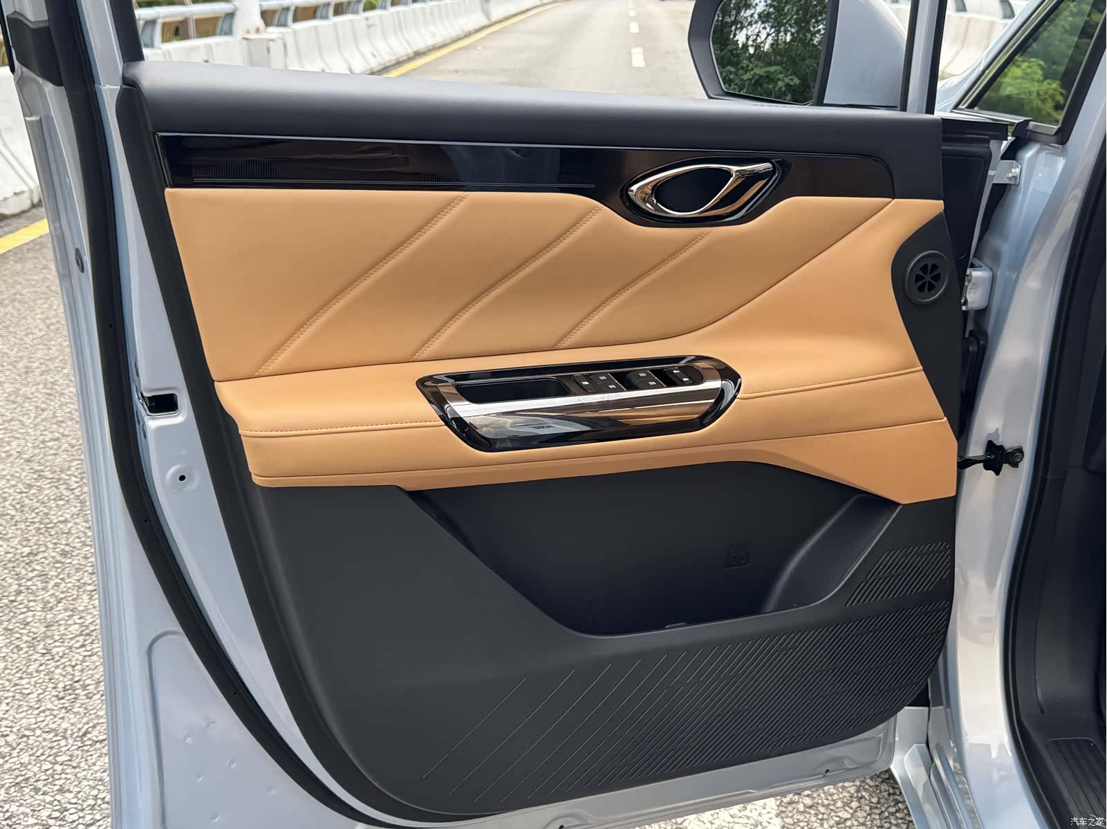 Trumpchi E8, 2024 4