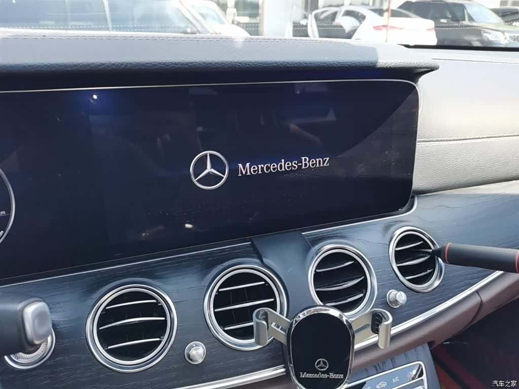 Mercedes-Benz E-Class, 2019 13