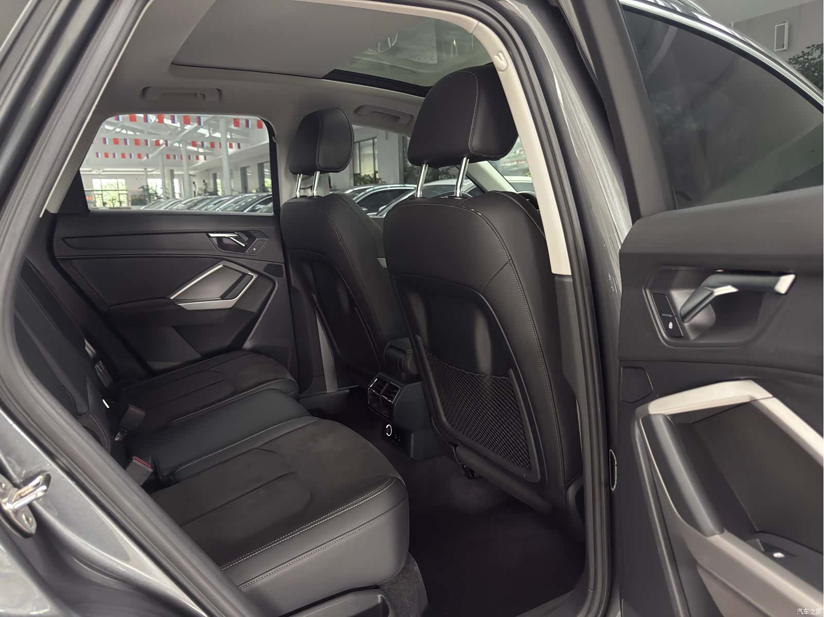 Audi Q3, 2022 11