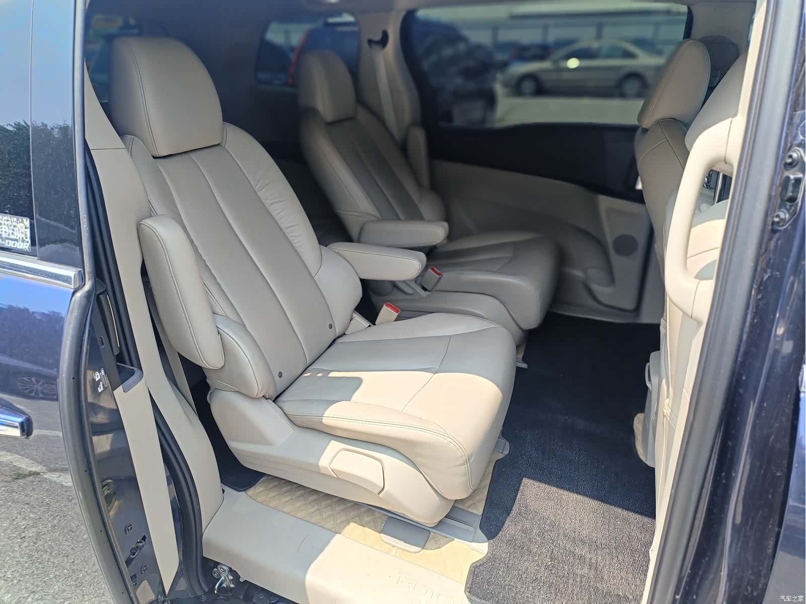 Buick GL8, 2017 13
