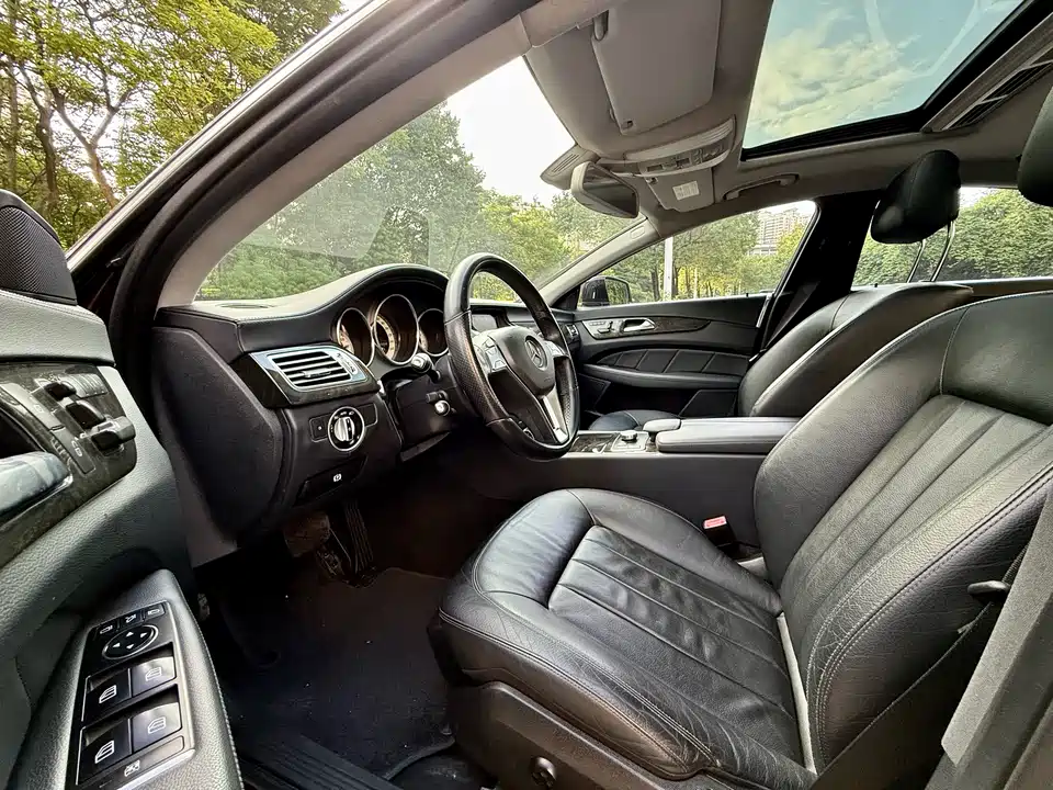 Mercedes-Benz CLS Mercedes-Benz CLS