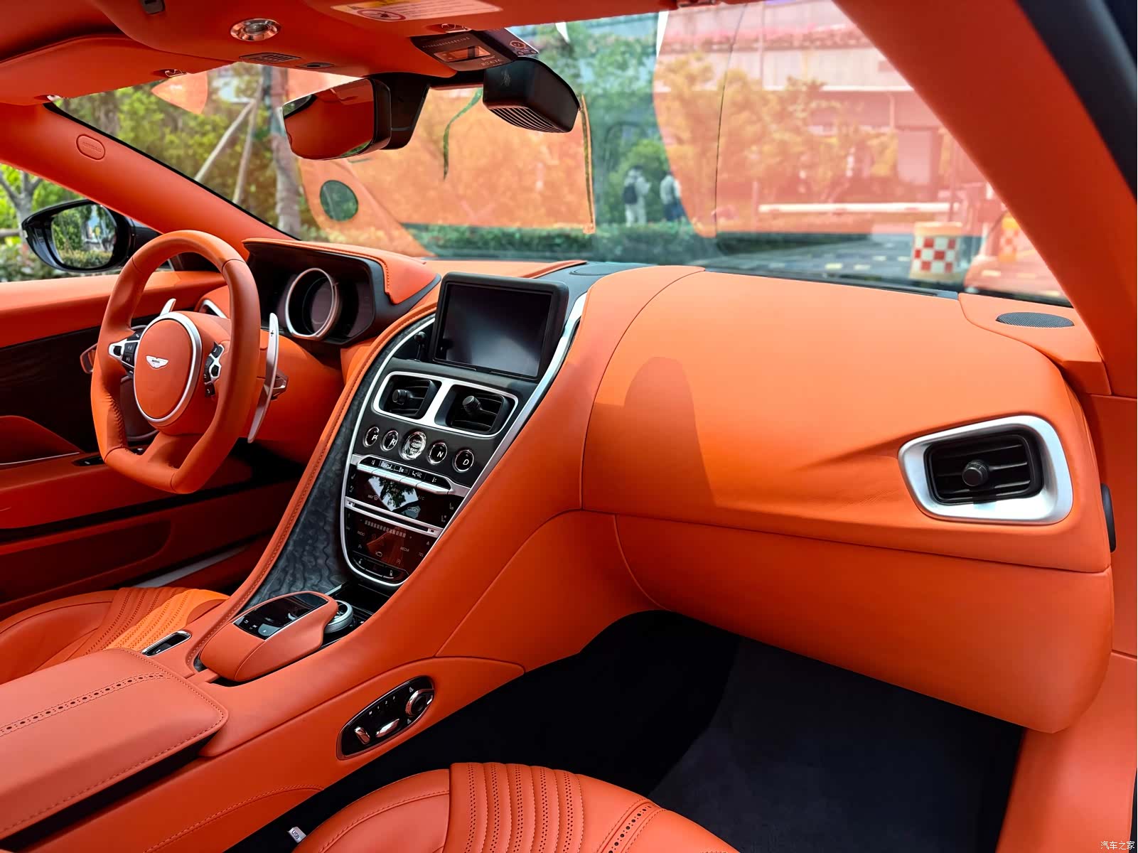 Aston Martin DB11, 2023 6