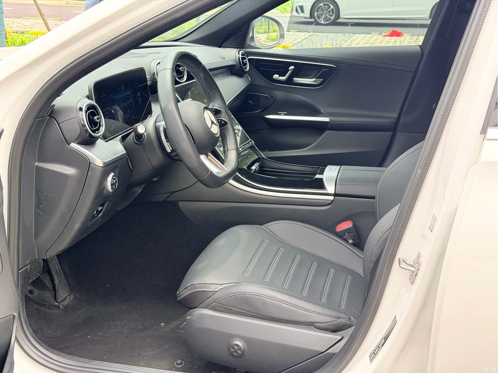 Mercedes-Benz C-Class, 2024 4
