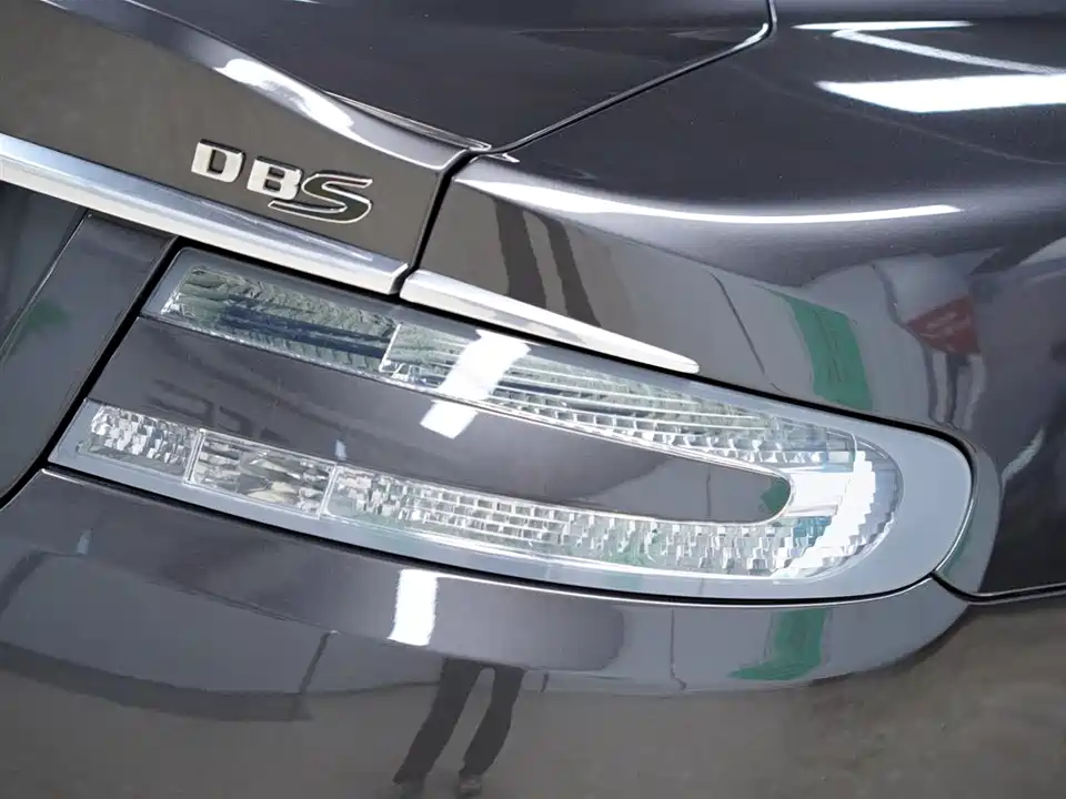 Aston Martin DBS Aston Martin DBS