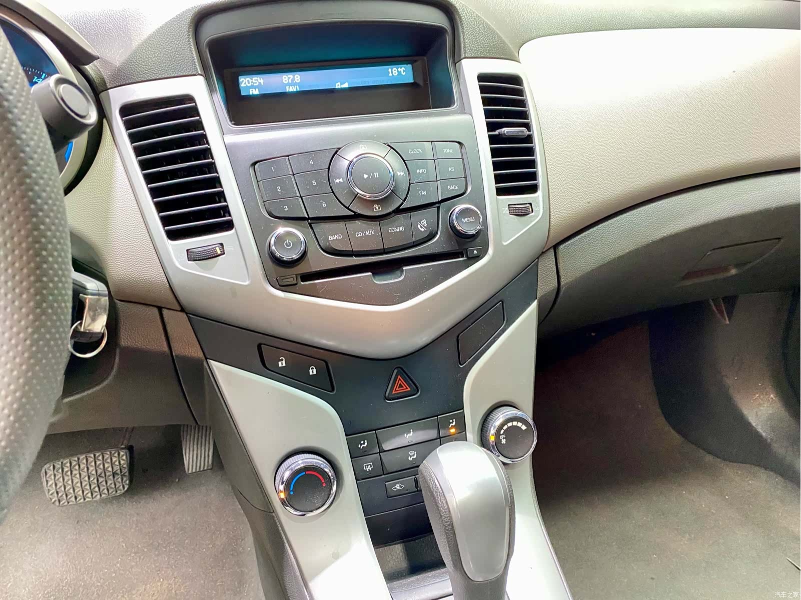 Chevrolet SL, 2012 11