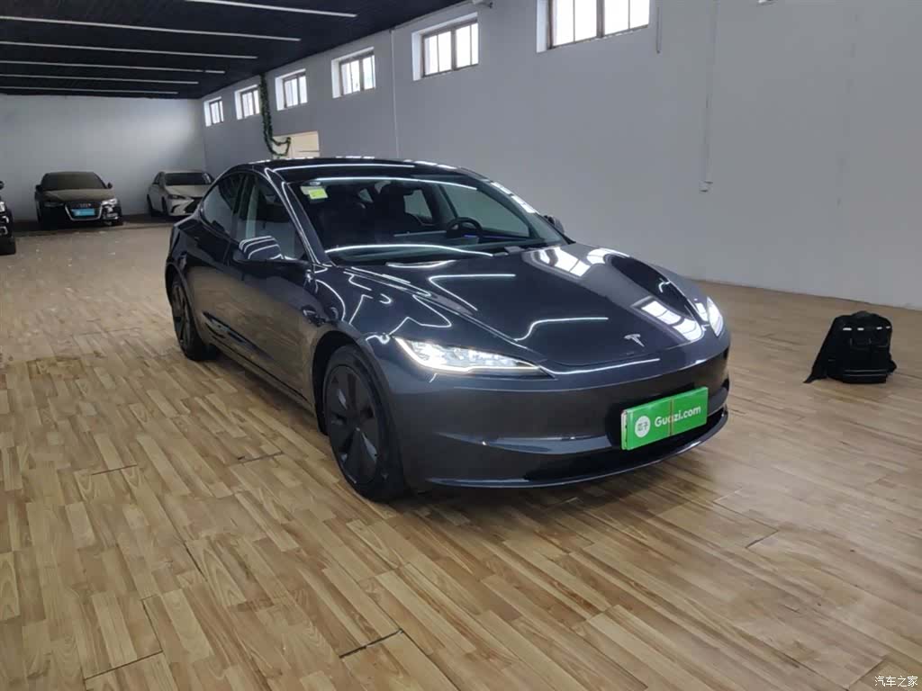 Tesla Model 3, 2024 4