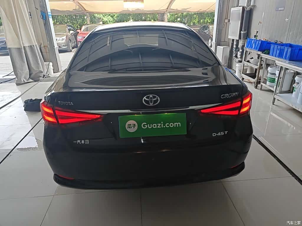Toyota Crown, 2016 4
