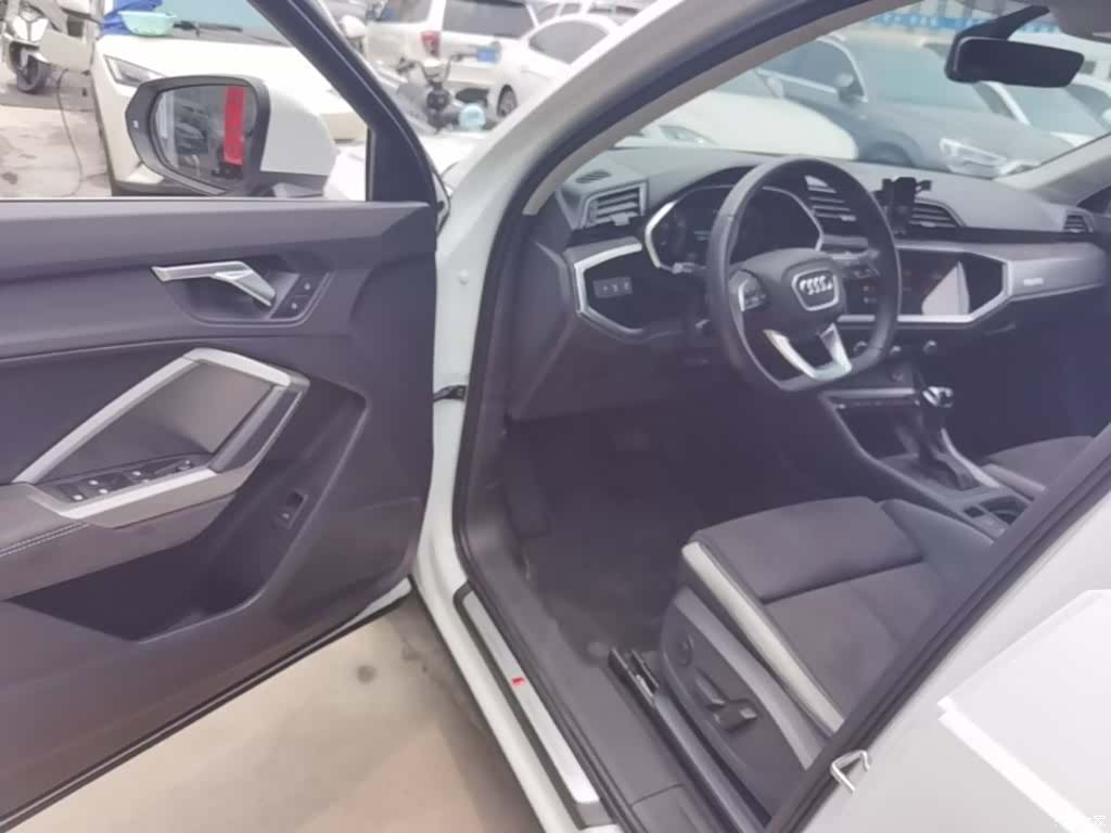 Audi Q3, 2023 16
