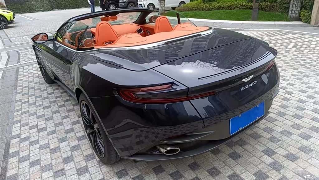 Aston Martin DB11, 2021 4